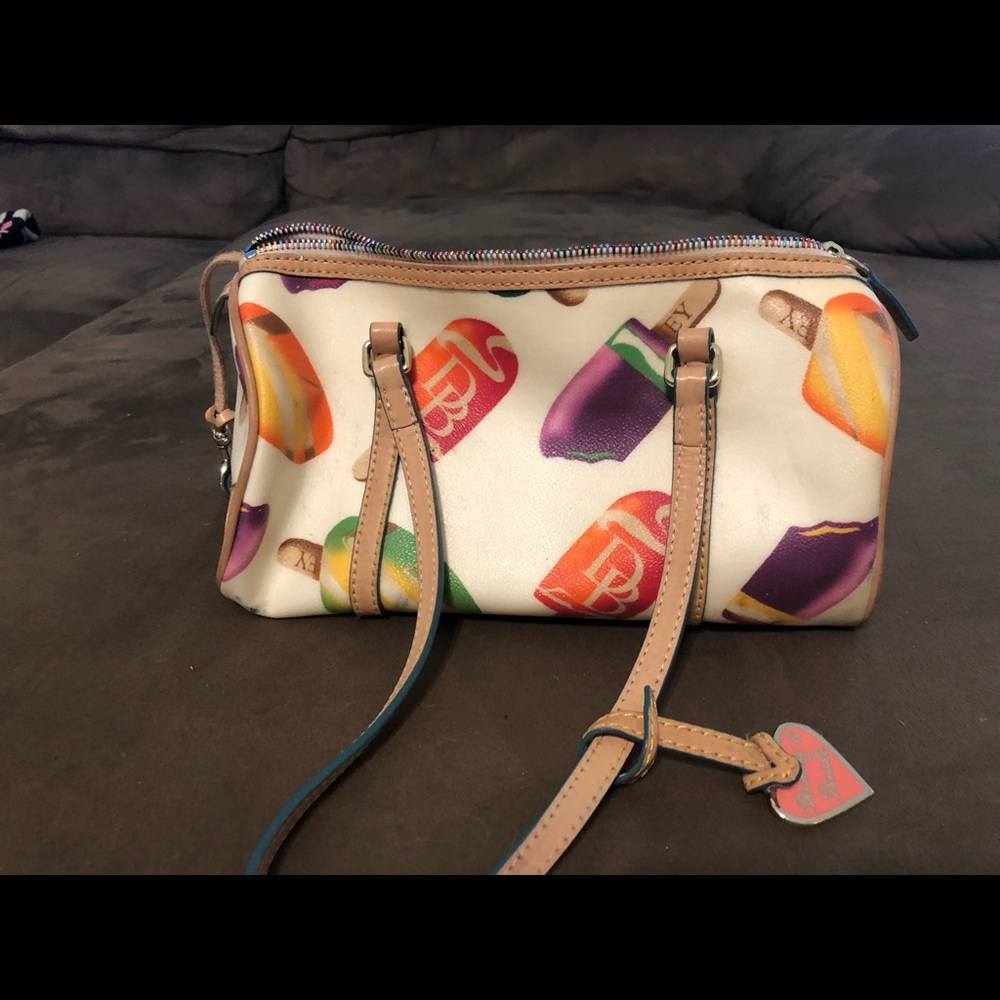 Dooney and Bourke purse. Great condition.